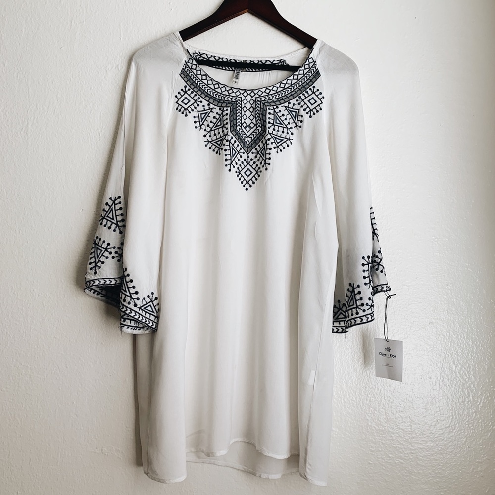 Monoreno Embroidered Dress